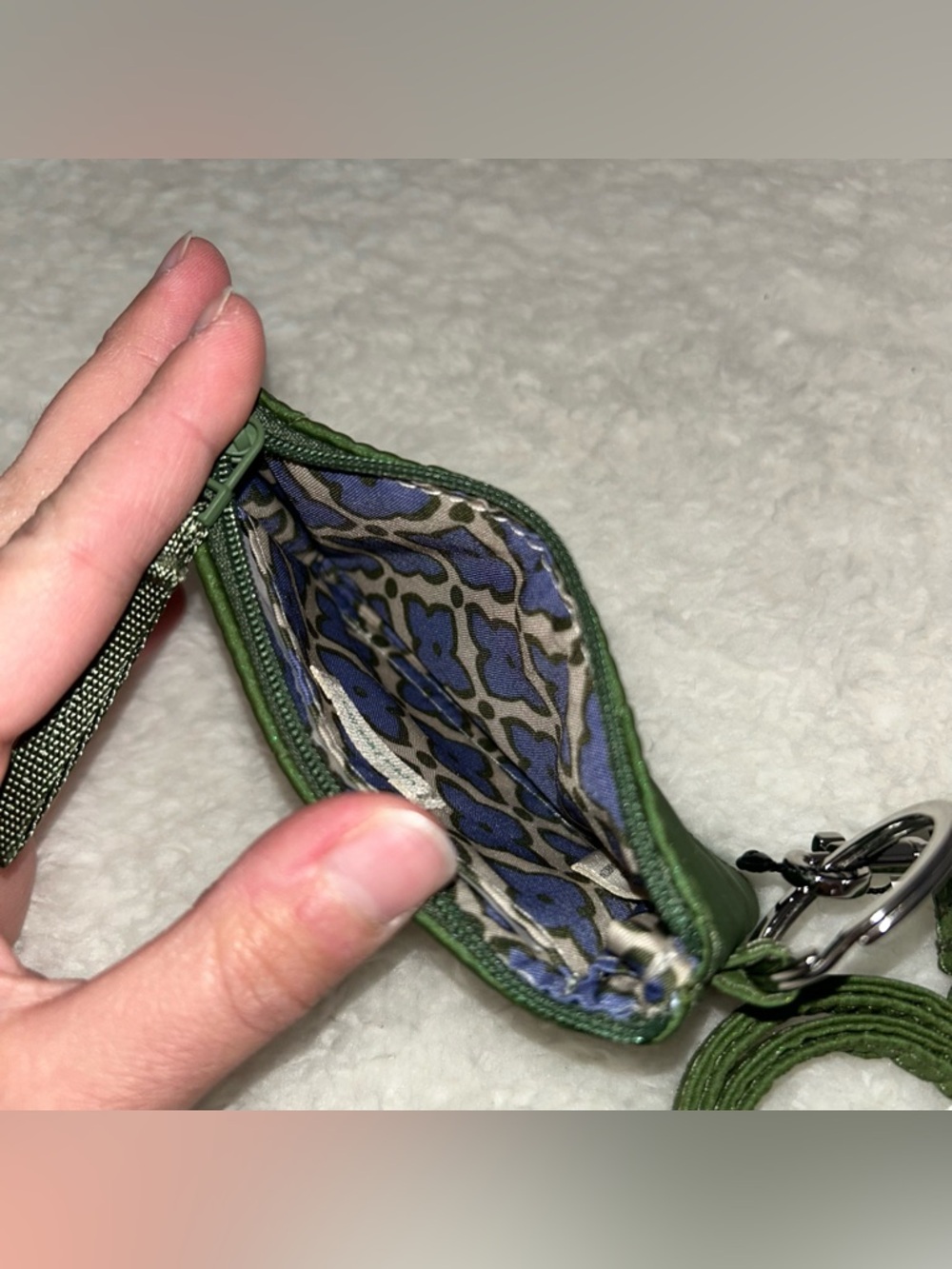 Vera Bradley Zip ID Lanyard Set Pearlized Cedar Green NEW - Picture 3 of 3